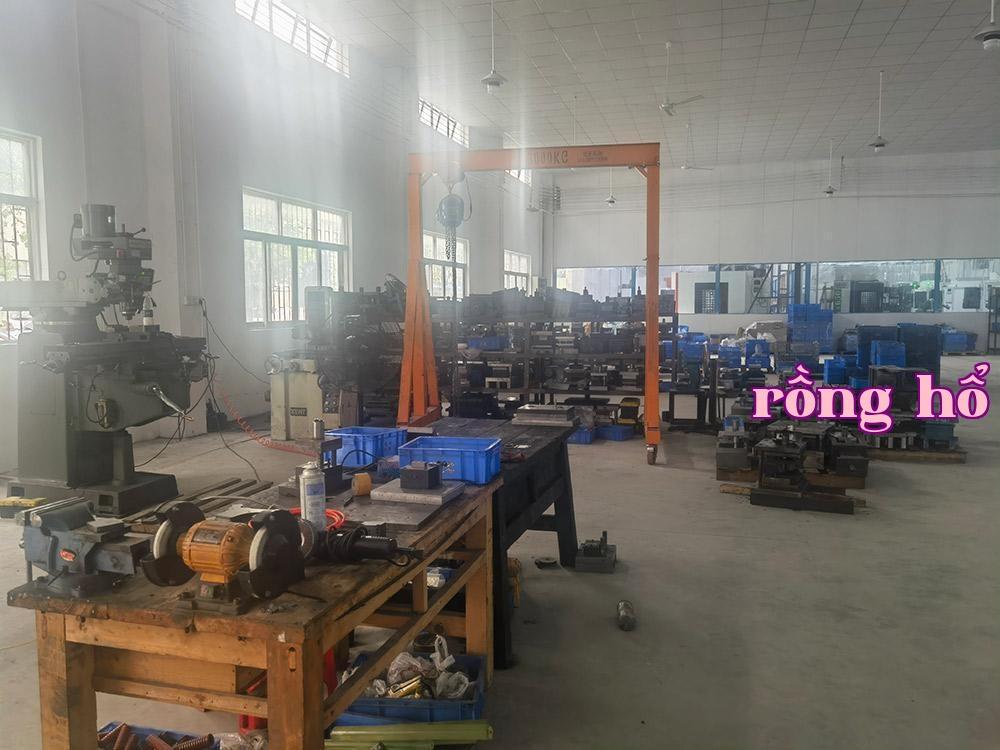 Điện cực graphit Đông Quan: Nhược điểm chính khi sử dụng máy tiện thông thường để gia công điện cực graphit